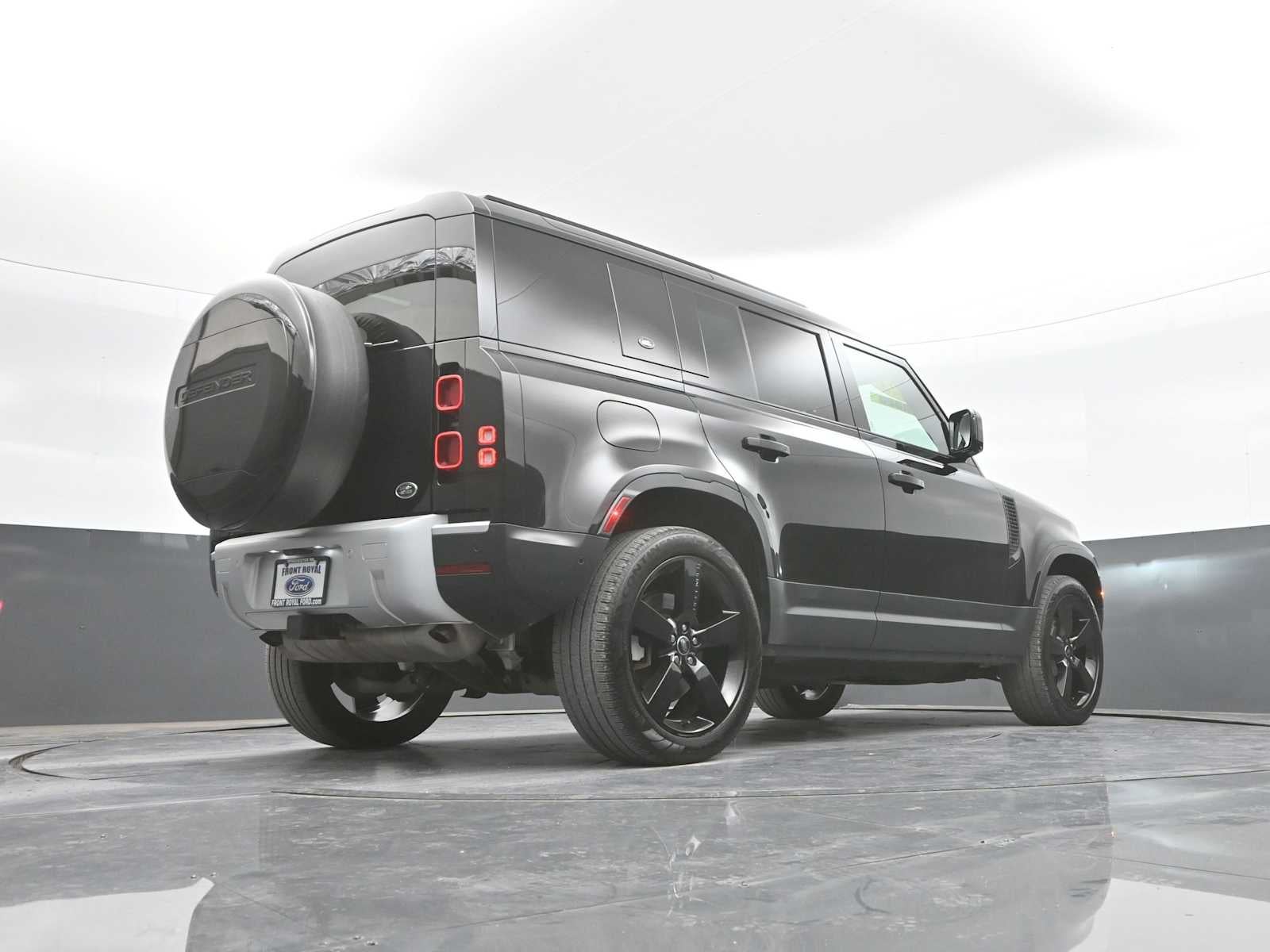 2023 Land Rover Defender SE