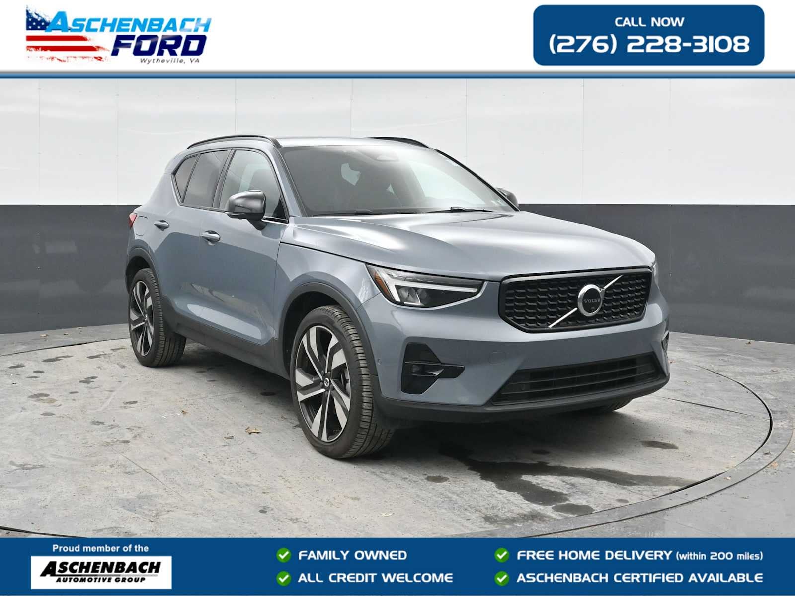 2023 Volvo XC40 B5 Plus Dark AWD's photo