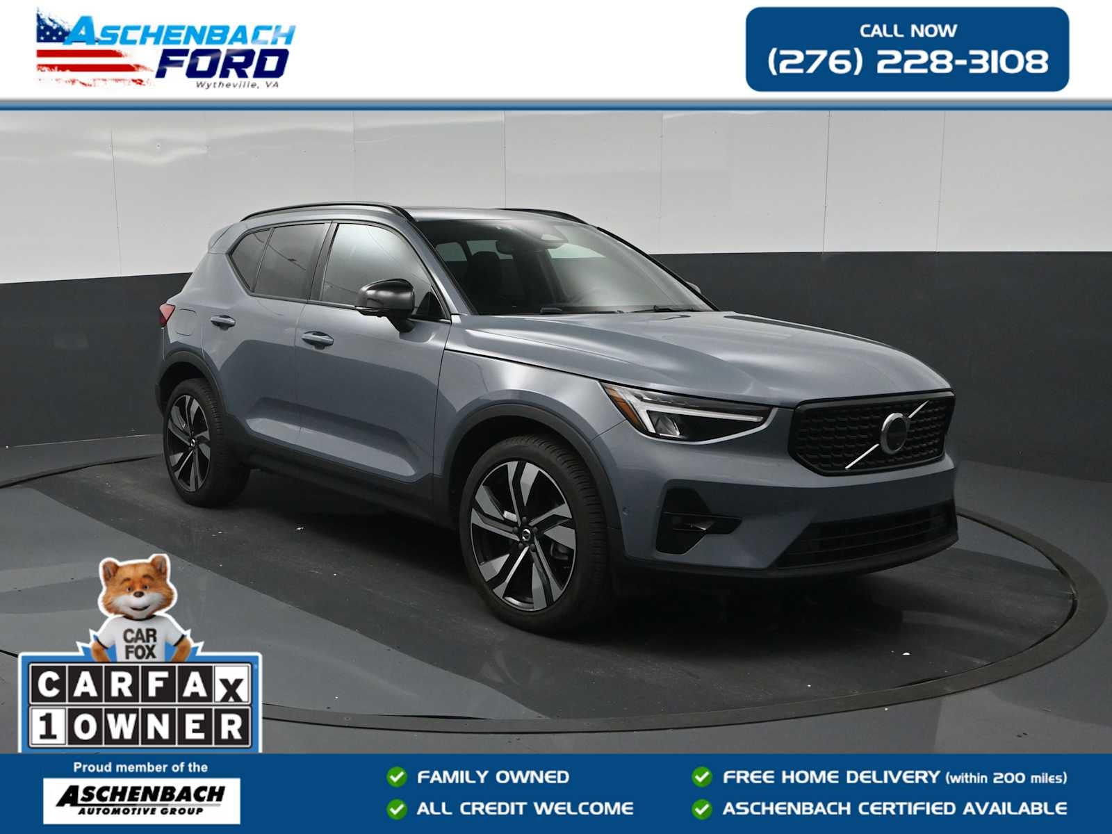 2023 Volvo XC40 Plus Dark Theme