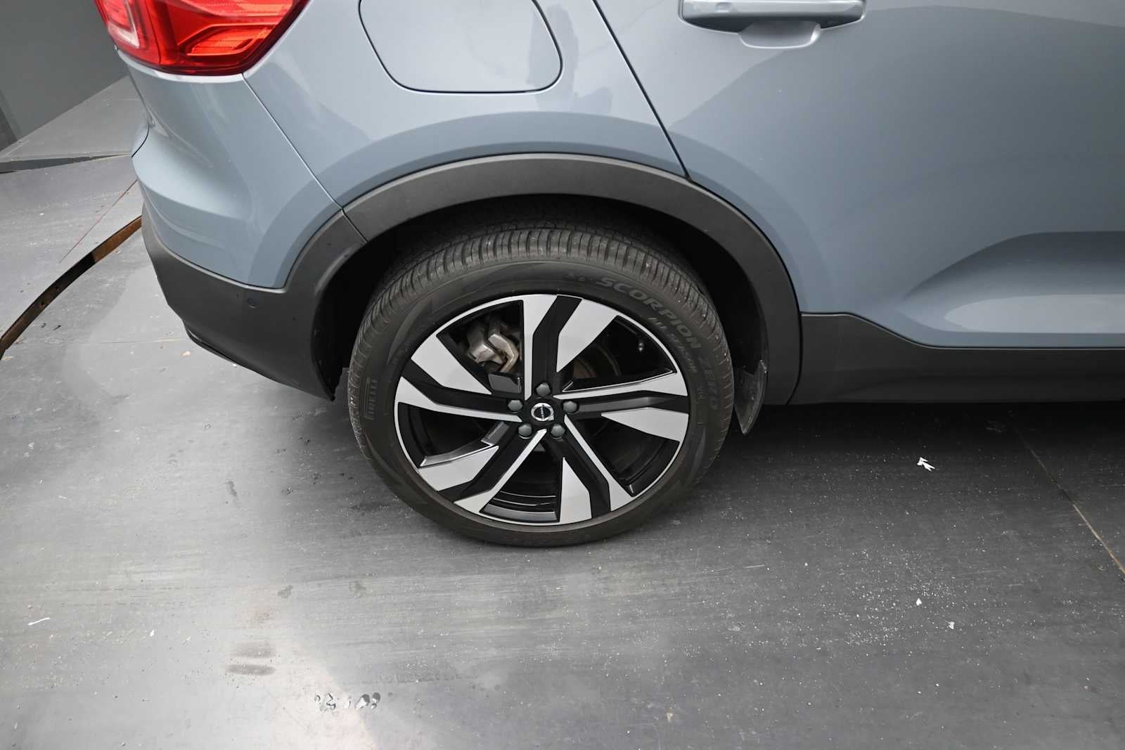 2023 Volvo XC40 Plus Dark Theme