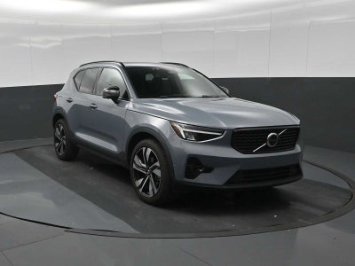 2023 Volvo XC40 Plus Dark Theme