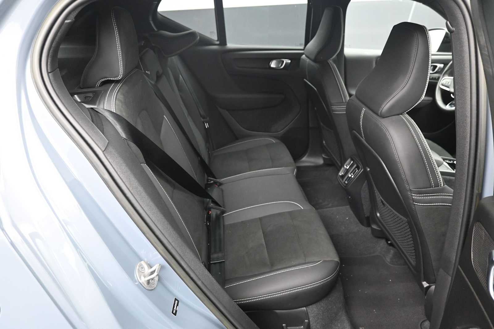 2023 Volvo XC40 Plus Dark Theme