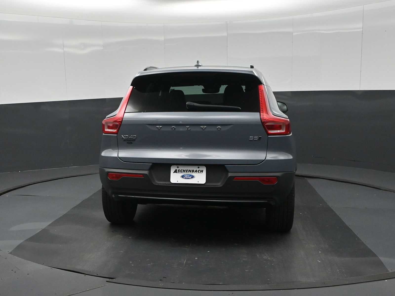2023 Volvo XC40 Plus Dark Theme