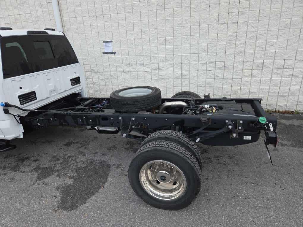 2024 Ford Super Duty F-450 DRW Chassis Cab XL