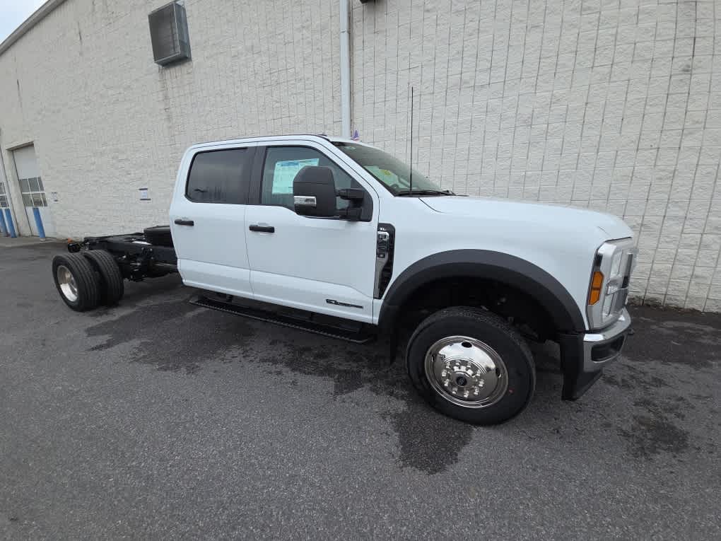 2024 Ford Super Duty F-450 DRW Chassis Cab XL