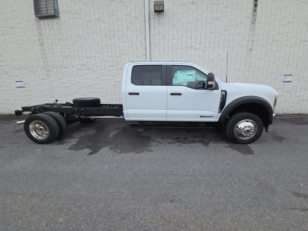 2024 Ford Super Duty F-450 DRW Chassis Cab XL