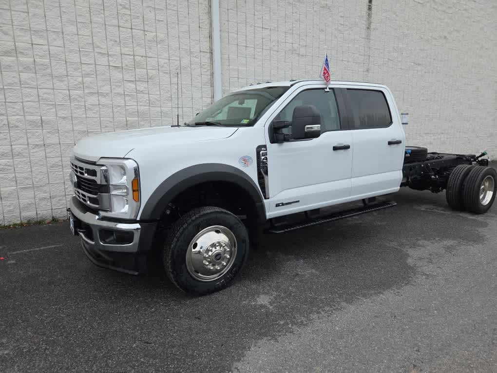 2024 Ford Super Duty F-450 DRW Chassis Cab XL