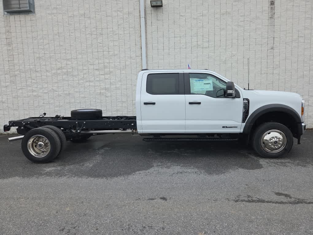 2024 Ford Super Duty F-450 DRW Chassis Cab XL
