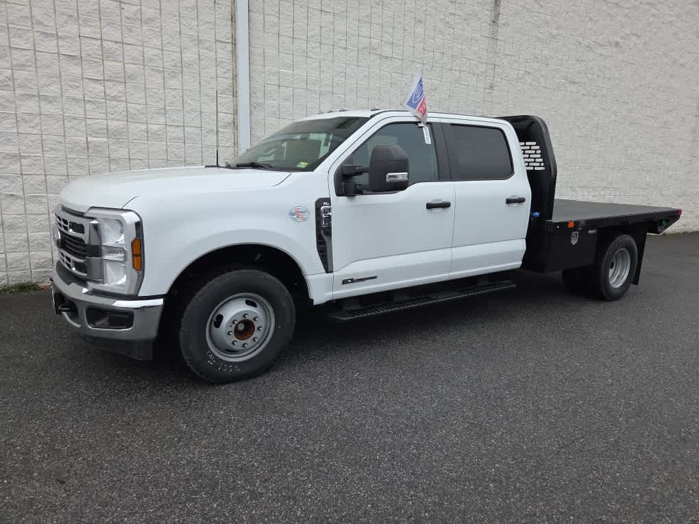 2024 Ford Super Duty F-350 DRW Chassis Cab XL