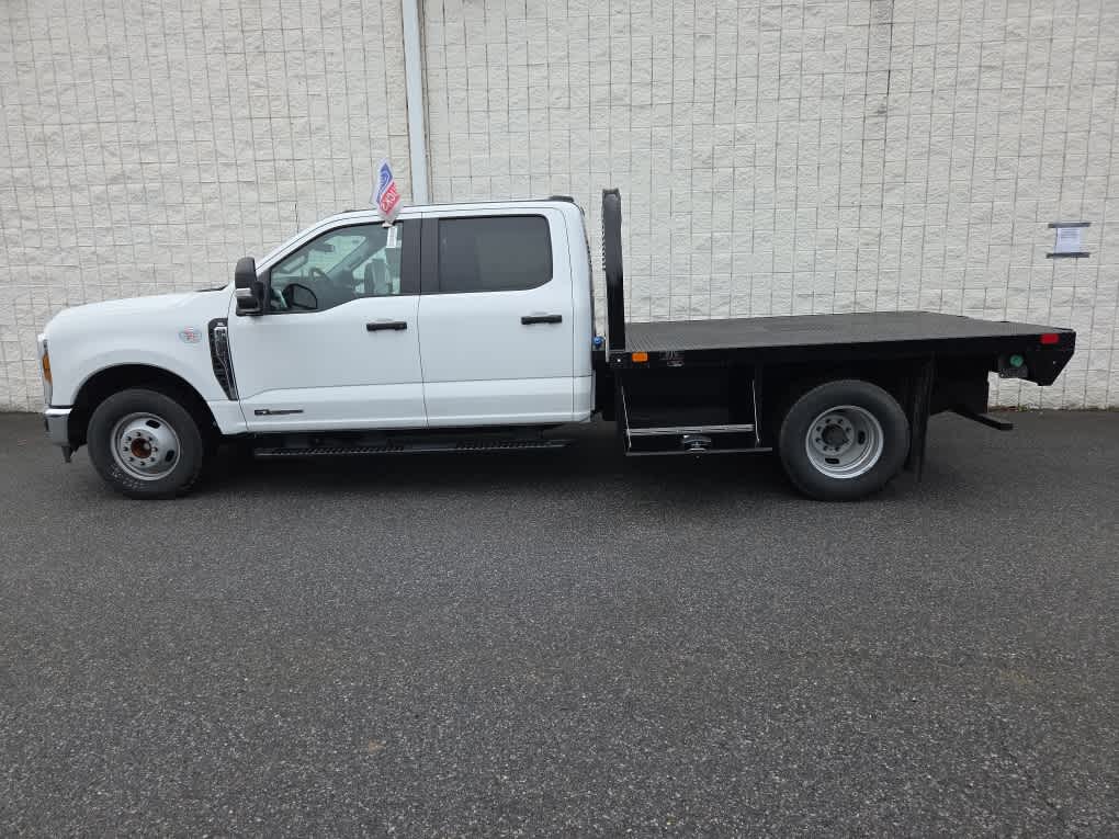 2024 Ford Super Duty F-350 DRW Chassis Cab XL