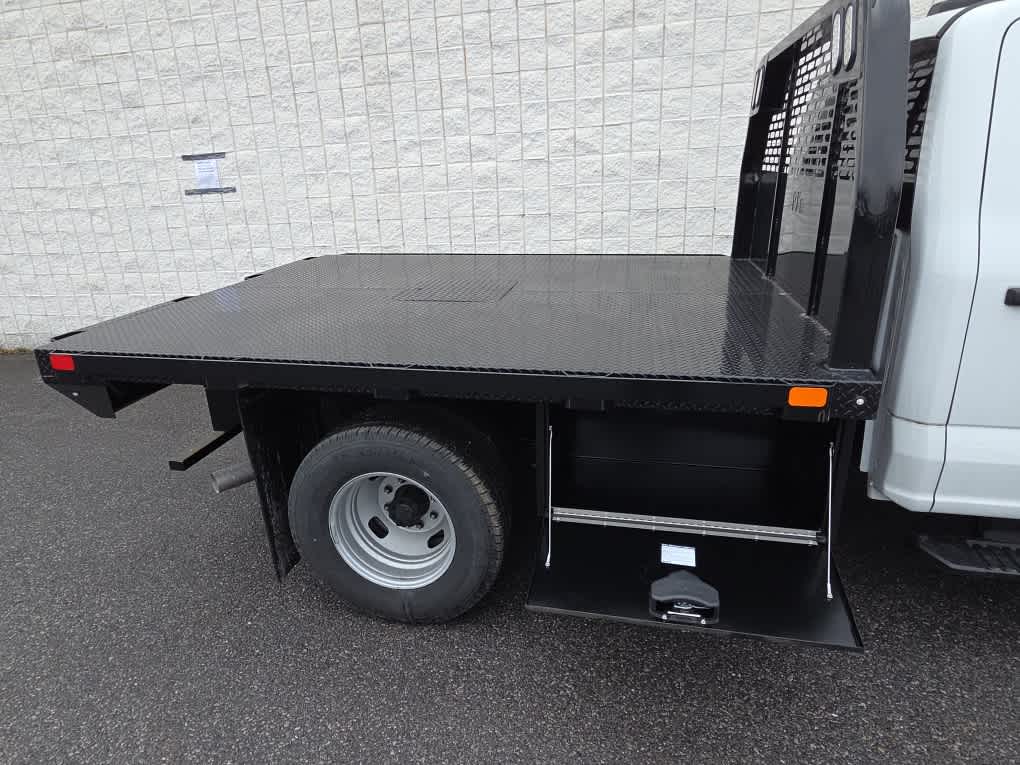 2024 Ford Super Duty F-350 DRW Chassis Cab XL