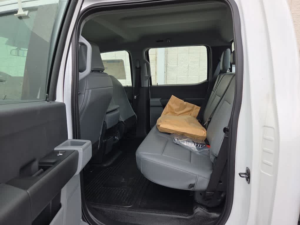 2024 Ford Super Duty F-450 DRW Chassis Cab XL