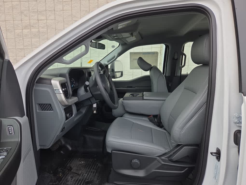 2024 Ford Super Duty F-450 DRW Chassis Cab XL