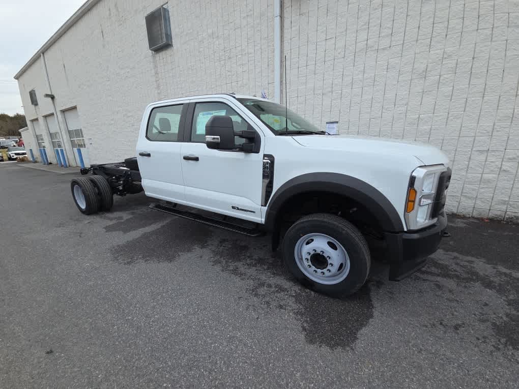 2024 Ford Super Duty F-450 DRW Chassis Cab XL