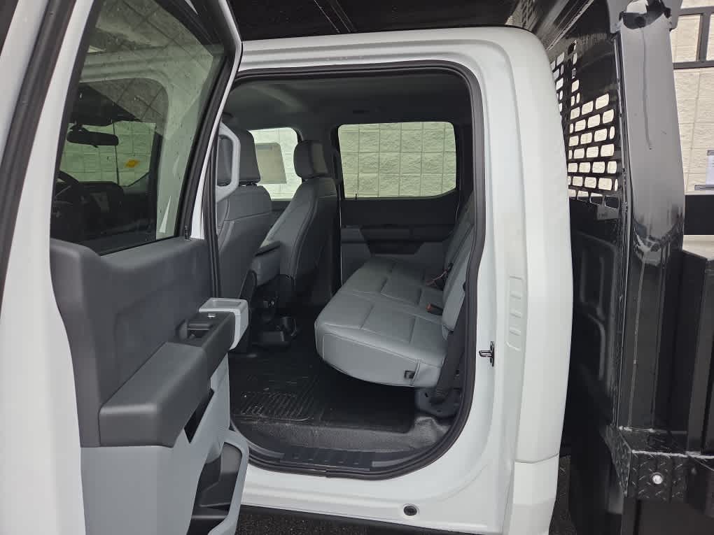 2024 Ford Super Duty F-450 DRW Chassis Cab XL