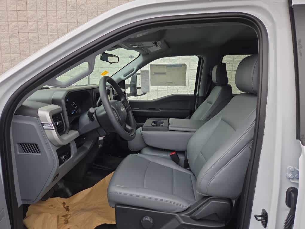 2024 Ford Super Duty F-450 DRW Chassis Cab XL