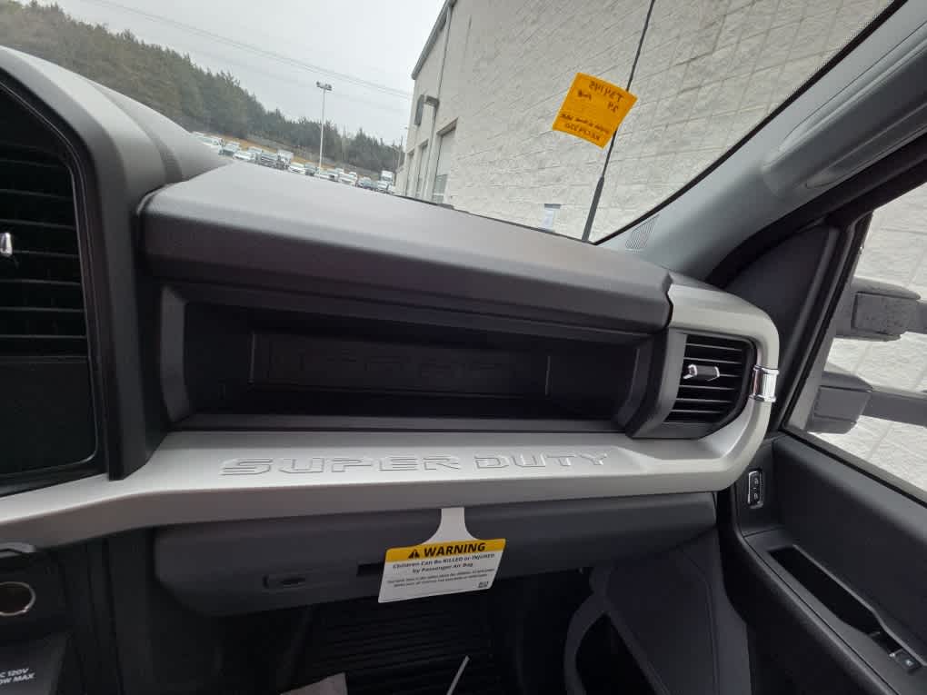 2024 Ford Super Duty F-450 DRW Chassis Cab XL