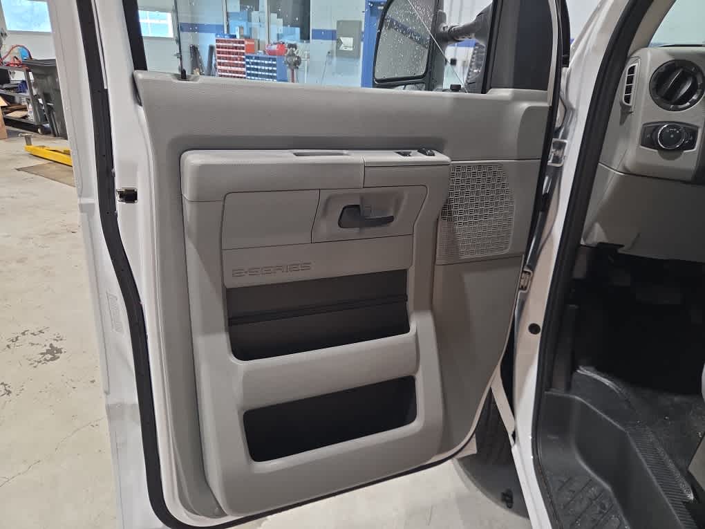 2026 Ford E-Series Cutaway Base