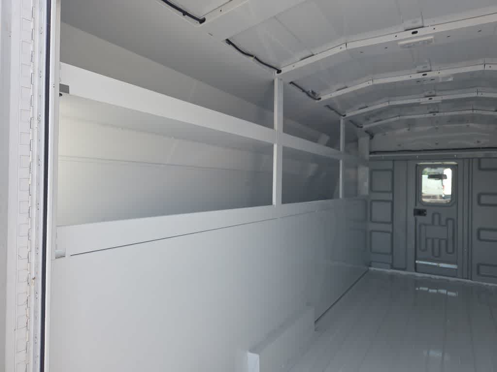 2024 Ford E-Series Cutaway Base