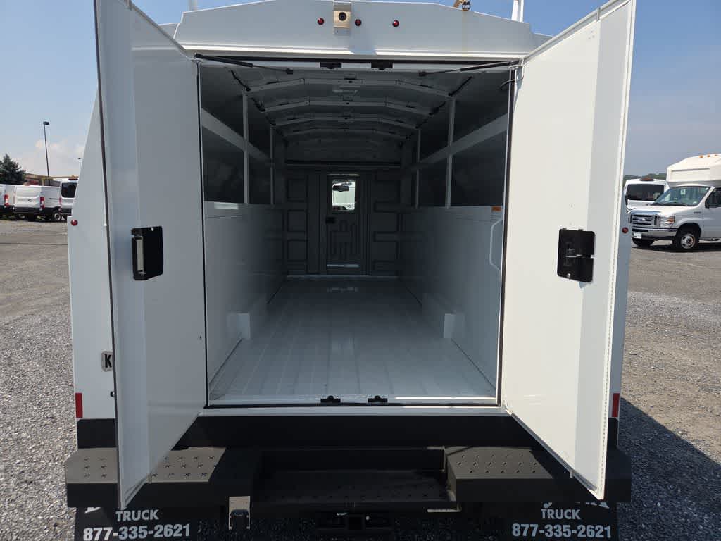 2024 Ford E-Series Cutaway Base