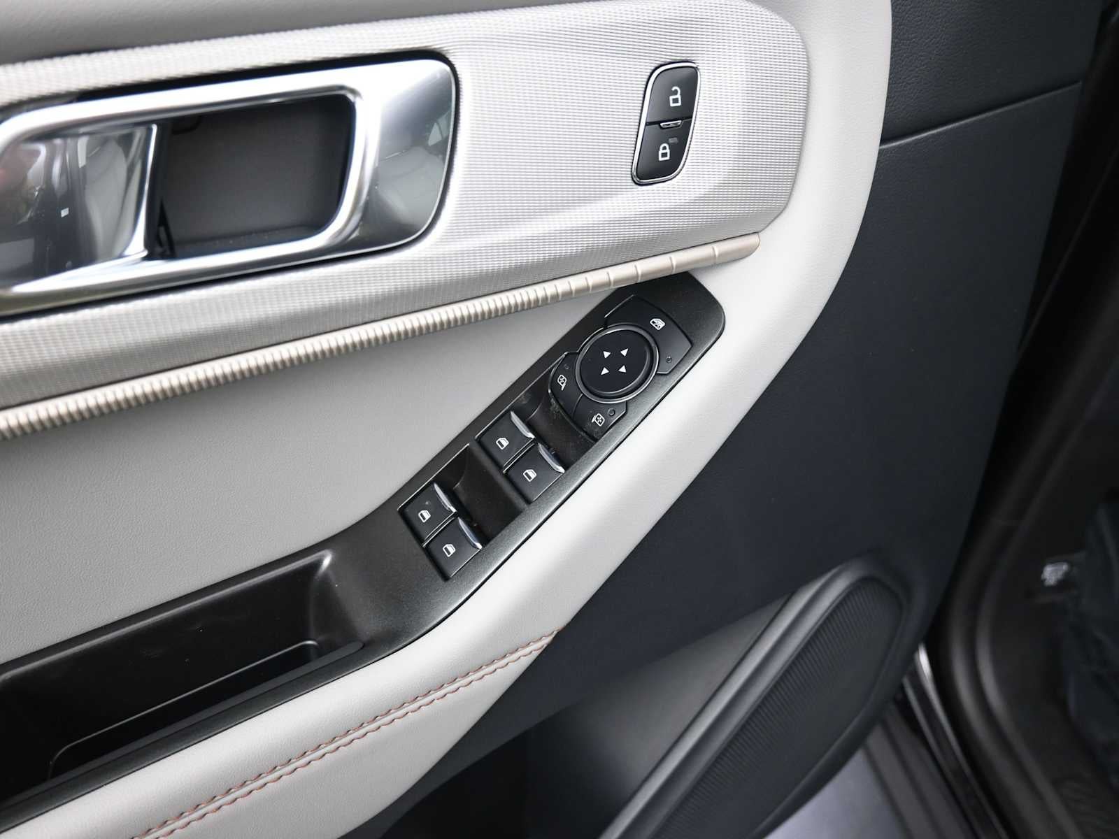 2026 Ford Explorer Active w/100A Pkg