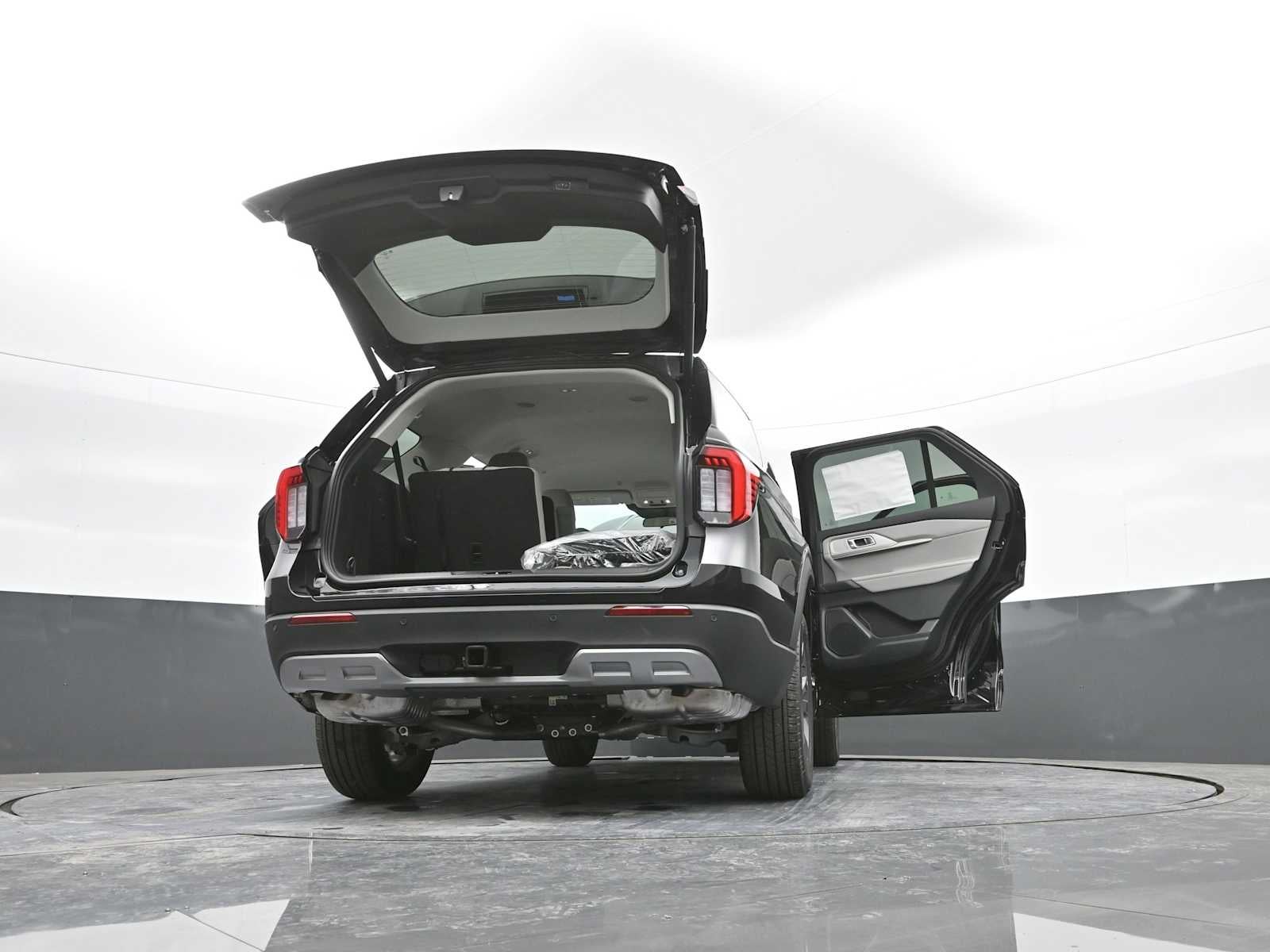 2026 Ford Explorer Active w/100A Pkg