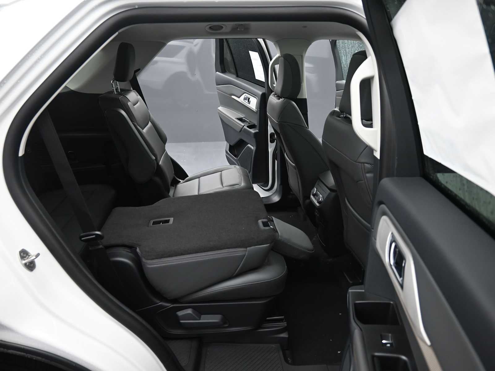 2026 Ford Explorer Active w/100A Pkg