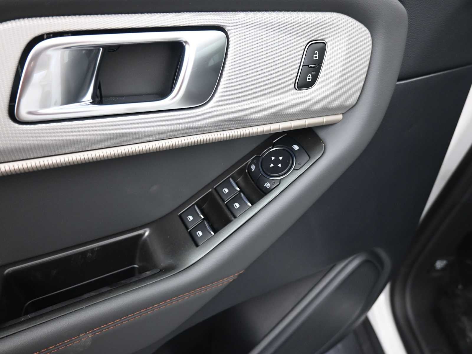 2026 Ford Explorer Active w/100A Pkg