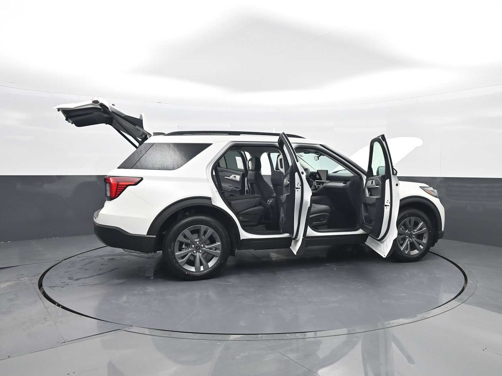 2026 Ford Explorer Active w/100A Pkg