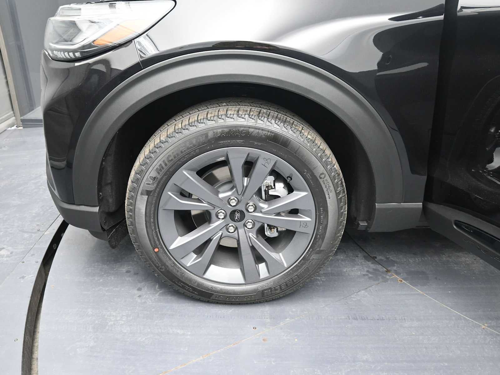 2026 Ford Explorer Active w/100A Pkg