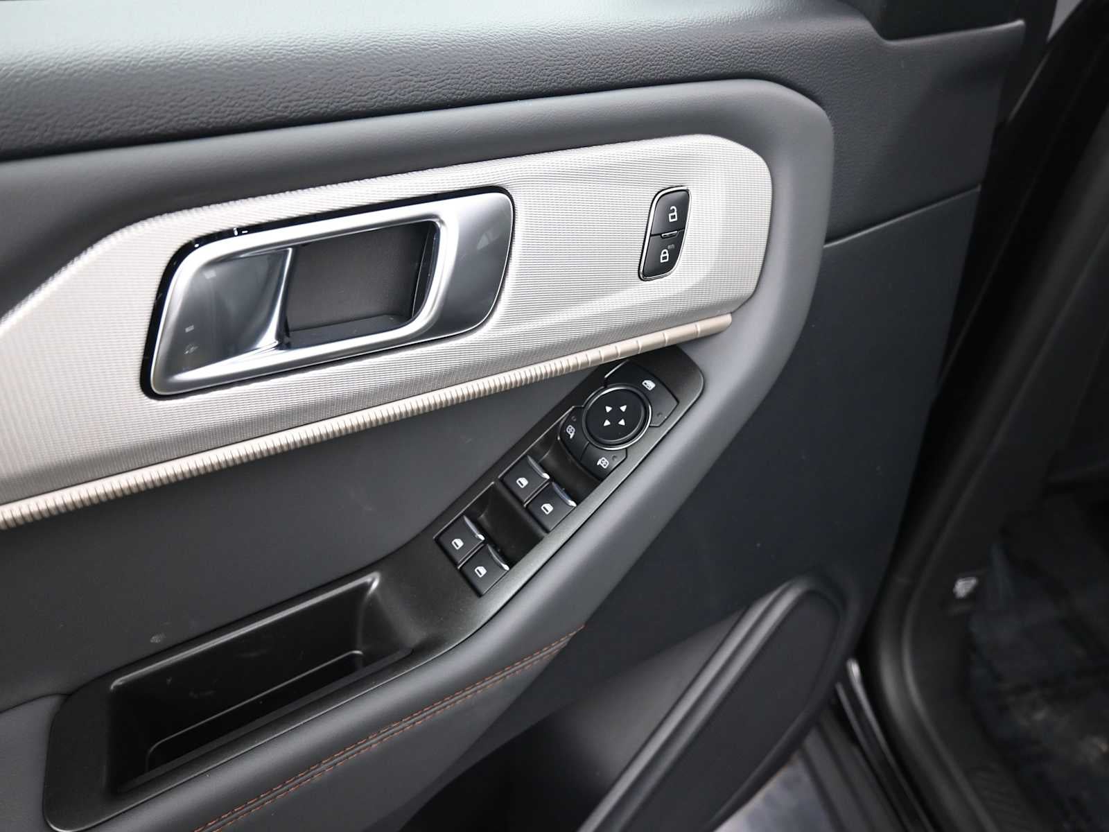 2026 Ford Explorer Active w/100A Pkg