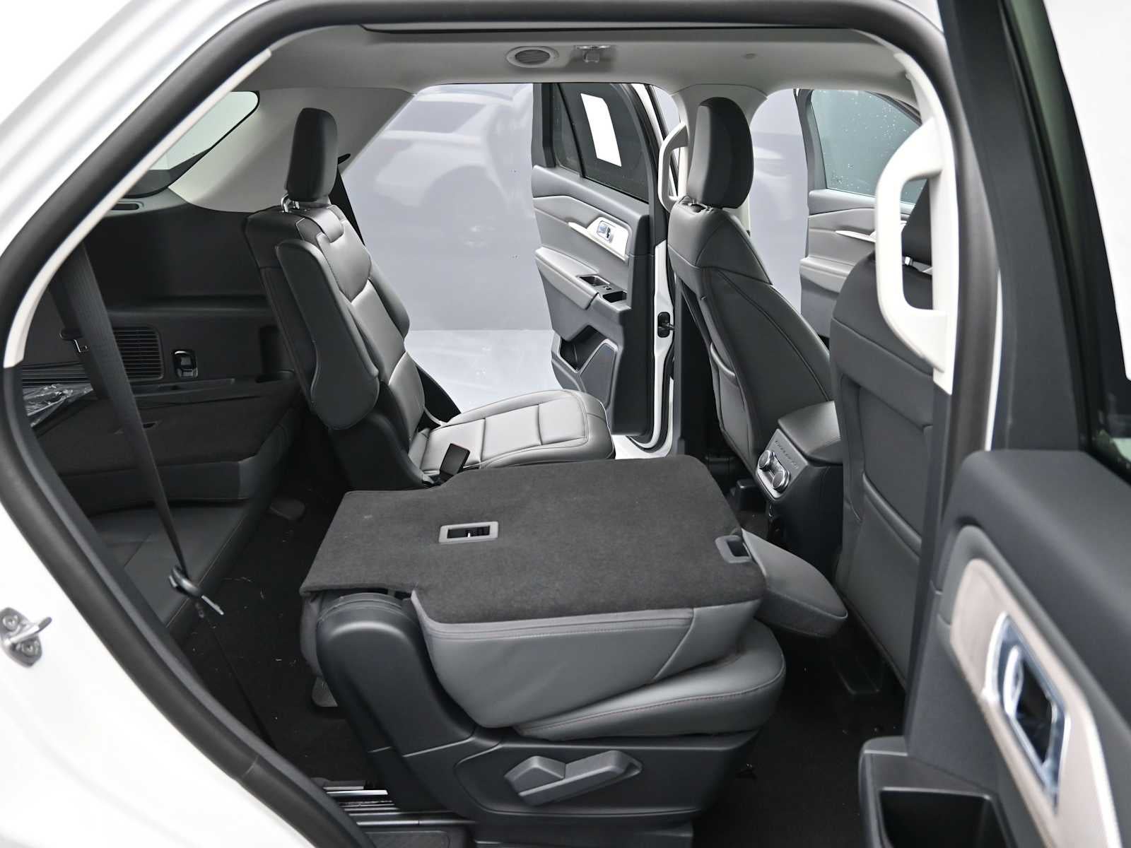 2026 Ford Explorer Active w/100A Pkg