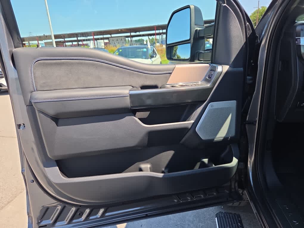 2026 Ford Super Duty F-350 SRW Platinum