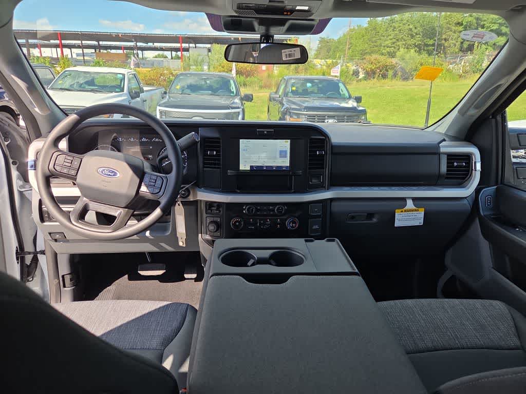 2026 Ford Super Duty F-350 SRW XLT