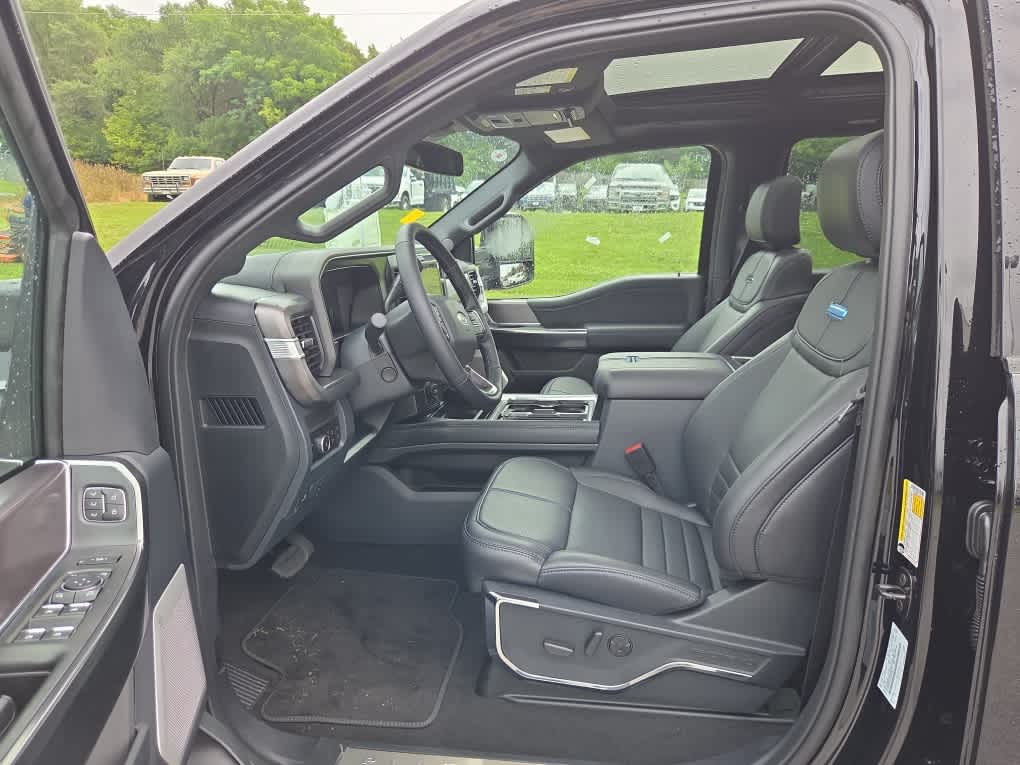 2026 Ford Super Duty F-350 DRW Platinum
