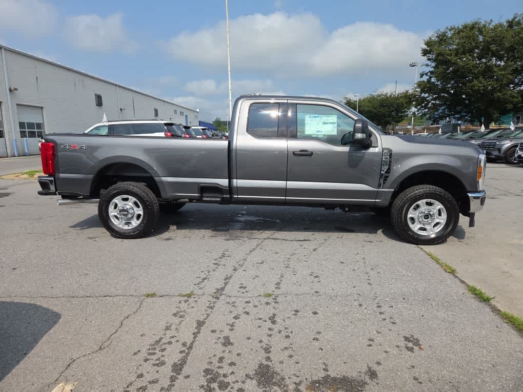 2026 Ford Super Duty F-350 SRW XLT