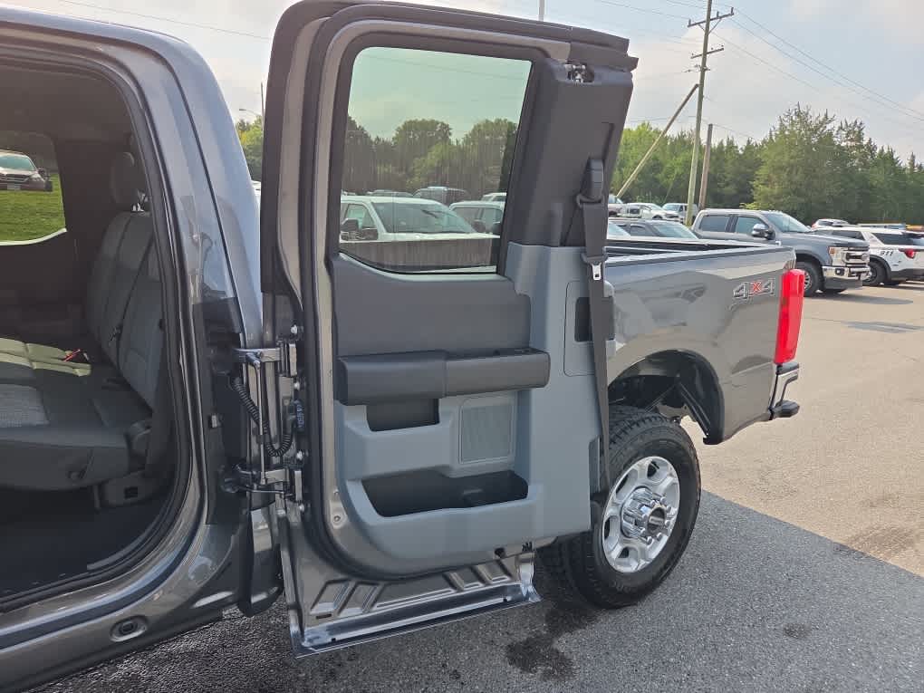 2026 Ford Super Duty F-350 SRW XLT