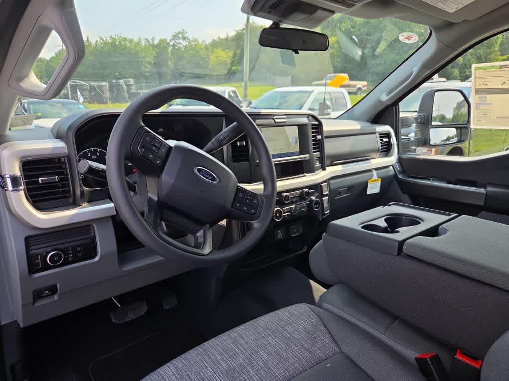 2026 Ford Super Duty F-350 SRW XLT
