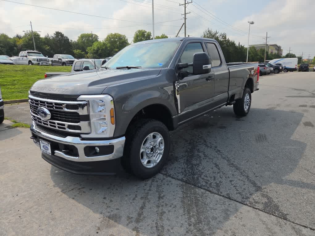 2026 Ford Super Duty F-350 SRW XLT