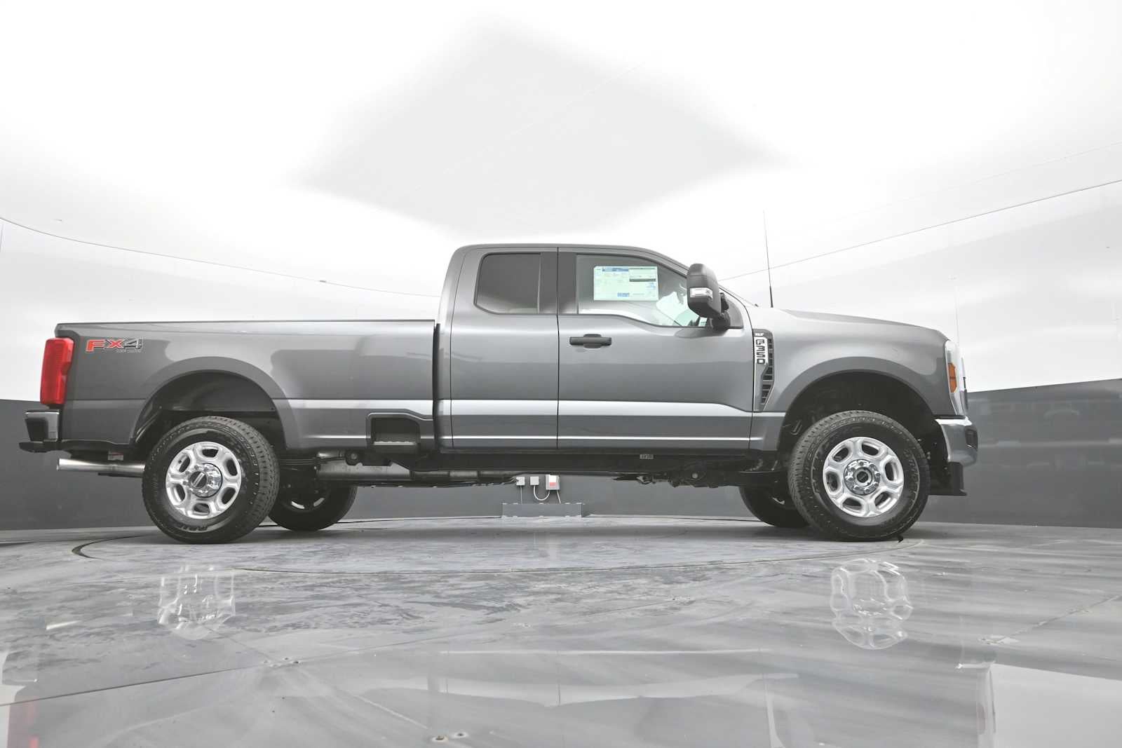 2026 Ford Super Duty F-350 SRW XLT