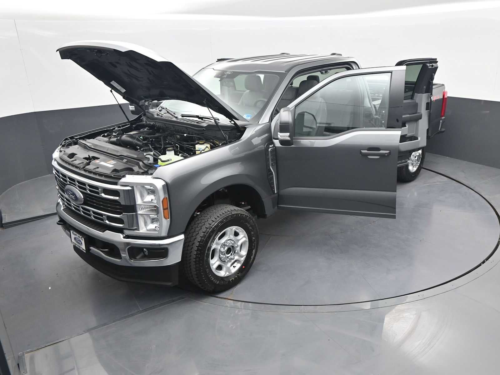 2026 Ford Super Duty F-350 SRW XLT