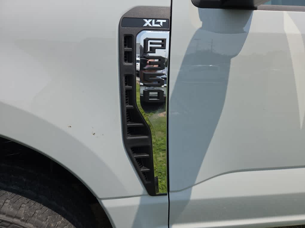 2026 Ford Super Duty F-350 SRW XLT