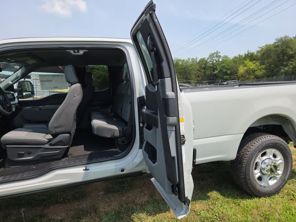 2026 Ford Super Duty F-350 SRW XLT