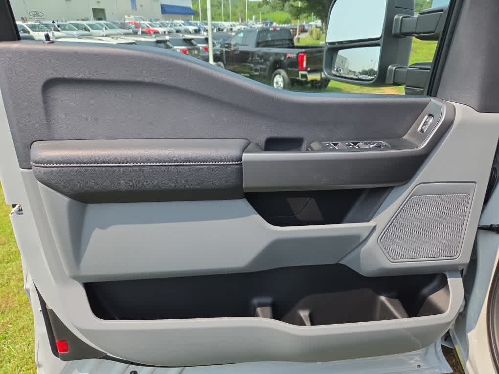 2026 Ford Super Duty F-350 SRW XLT