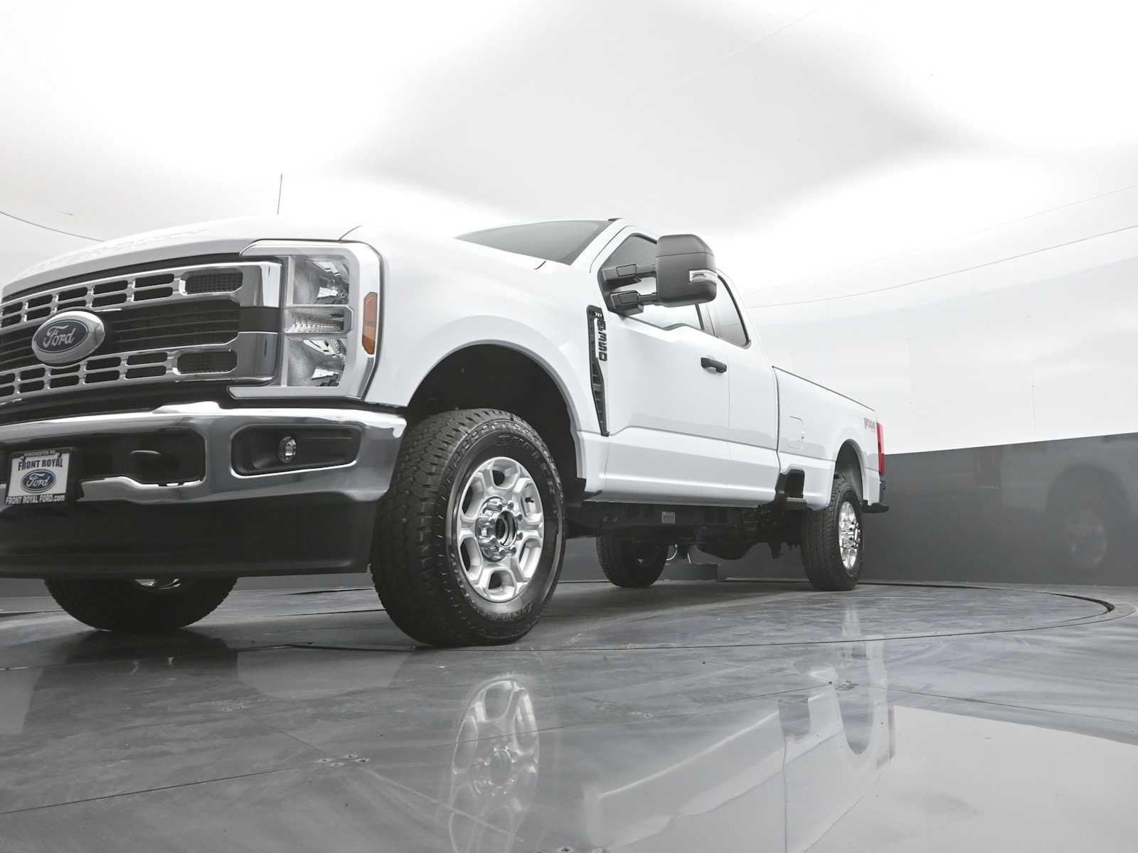 2026 Ford Super Duty F-350 SRW XLT
