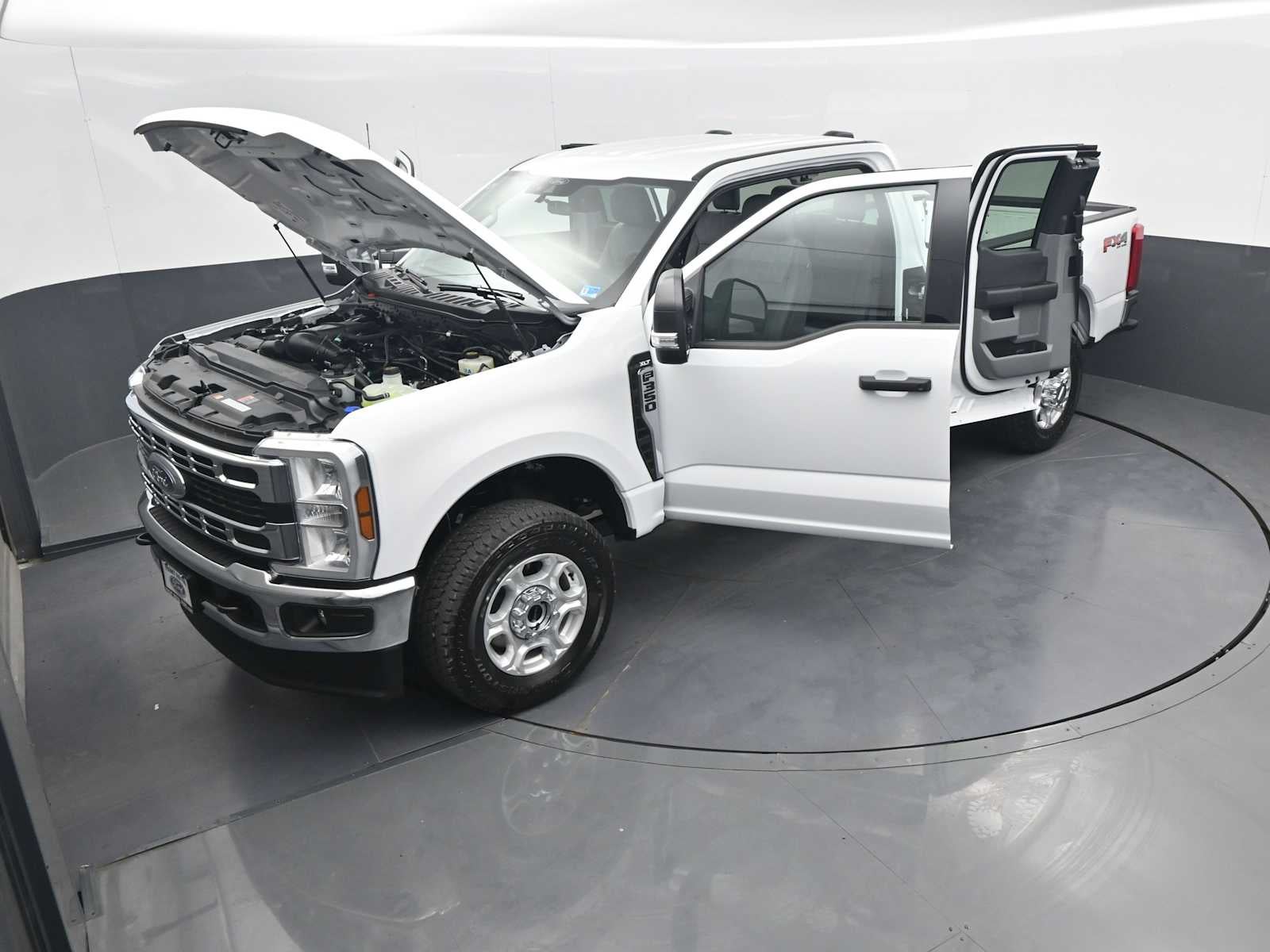 2026 Ford Super Duty F-350 SRW XLT