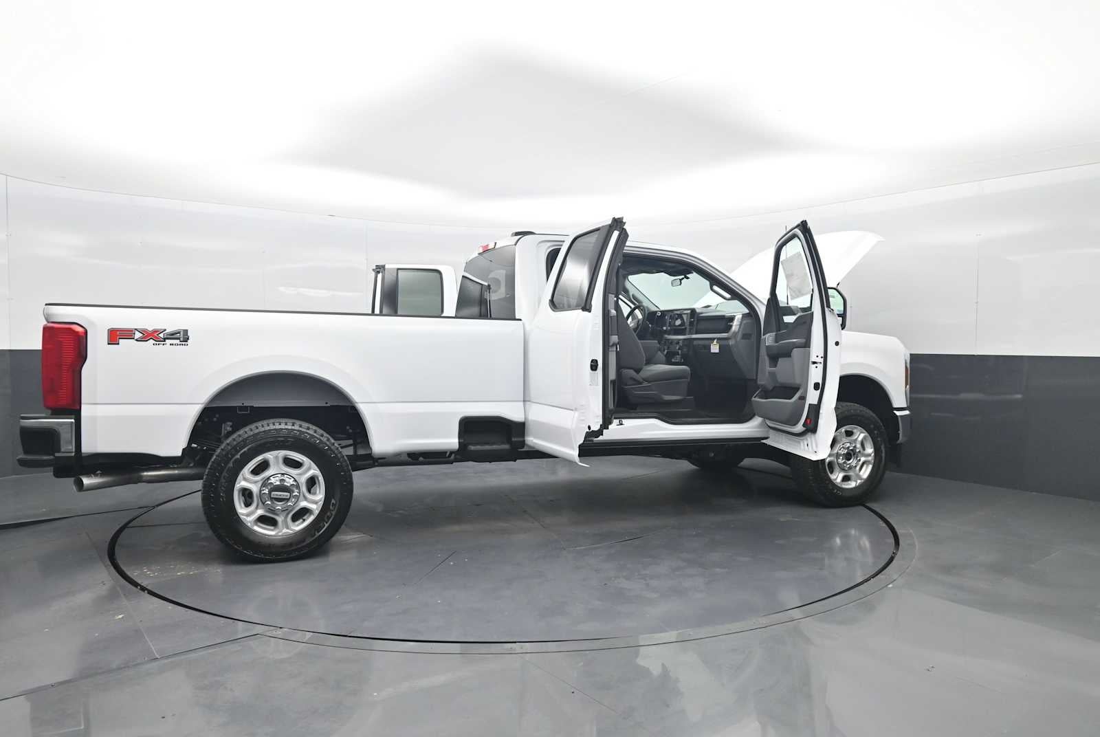 2026 Ford Super Duty F-350 SRW XLT