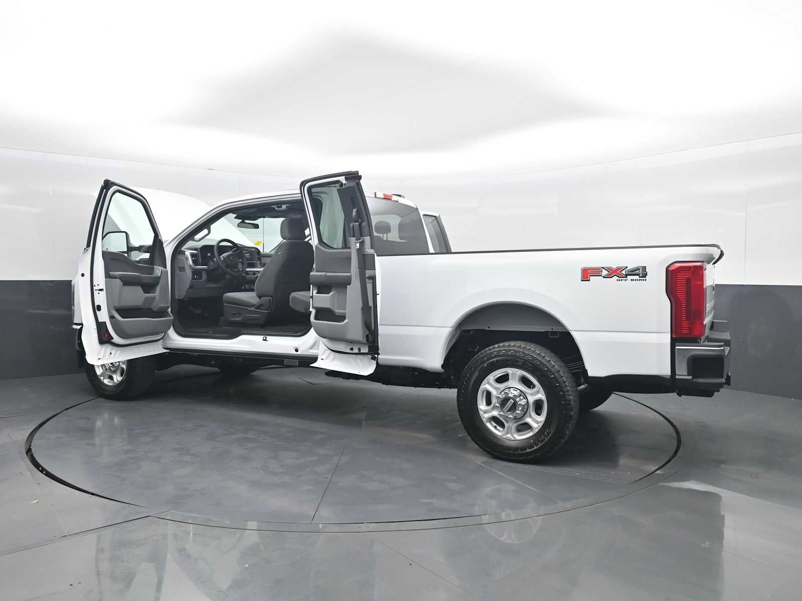 2026 Ford Super Duty F-350 SRW XLT