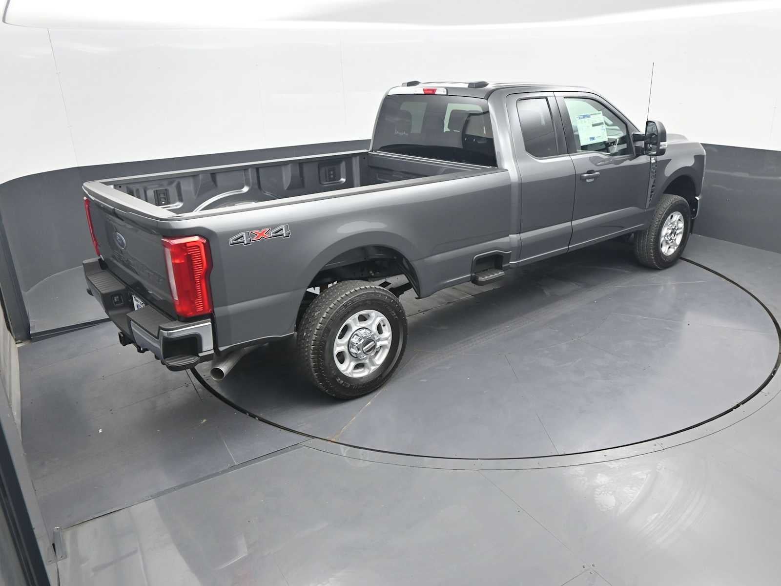 2026 Ford Super Duty F-350 SRW XLT