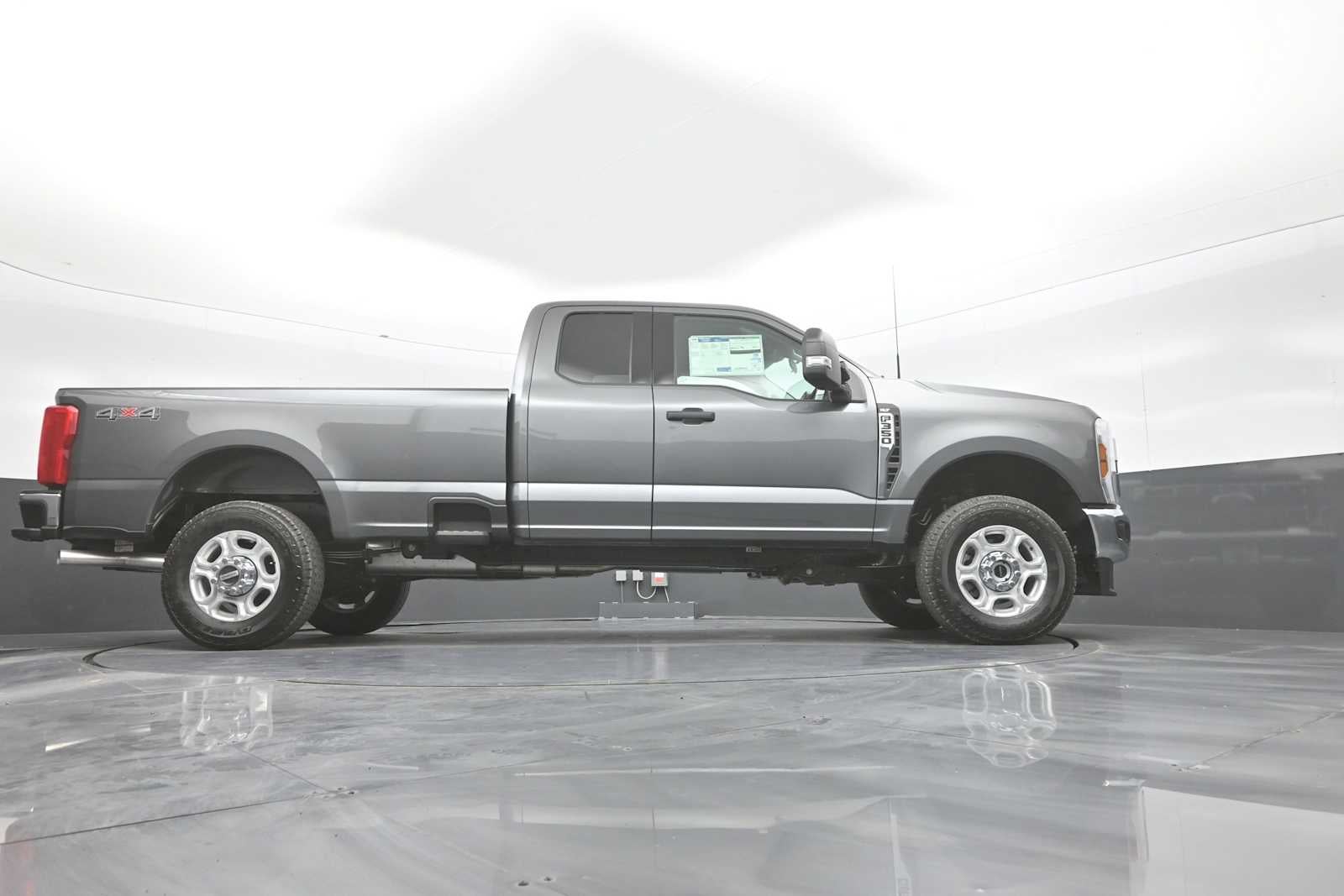 2026 Ford Super Duty F-350 SRW XLT
